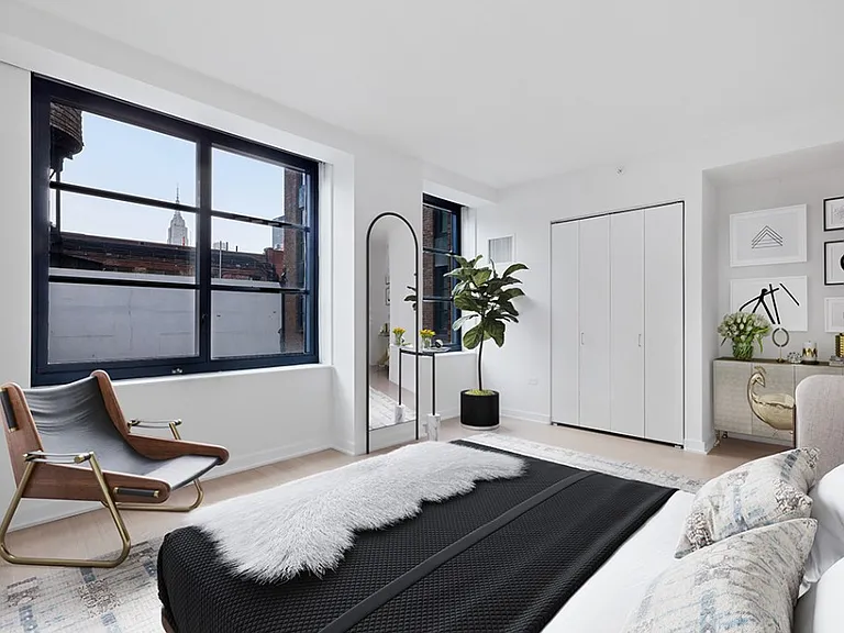 515 W 38th St #L8 — Photo 6