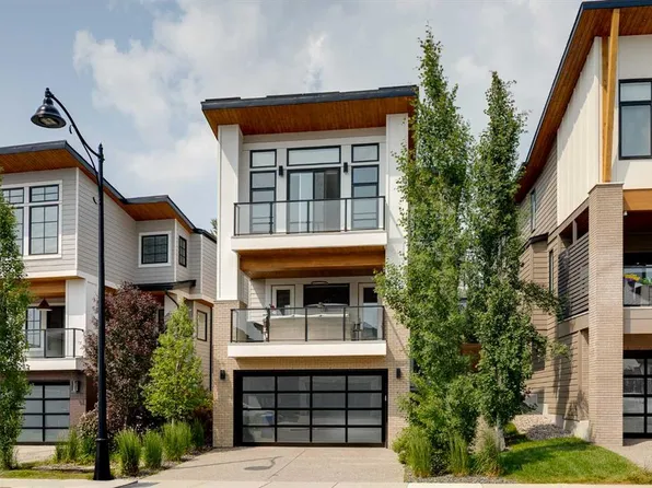 44 E Timberline Way SW, Calgary, AB T3H 0W3