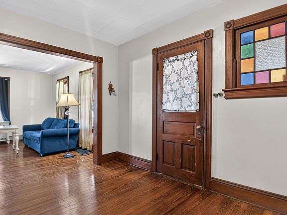 Foyer w period details