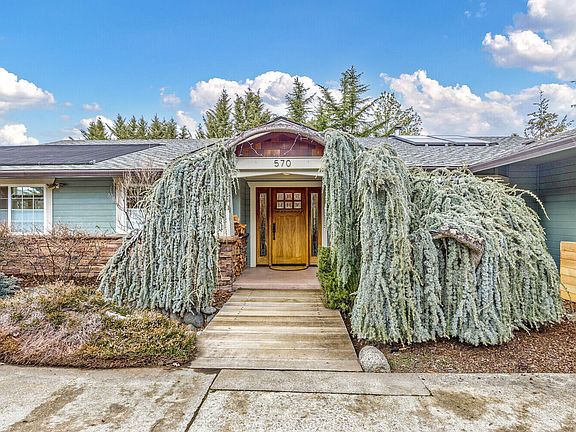 2nd image of 570 Nyla Ln