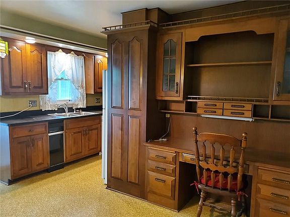 5th image of 127 Sherwood Dr