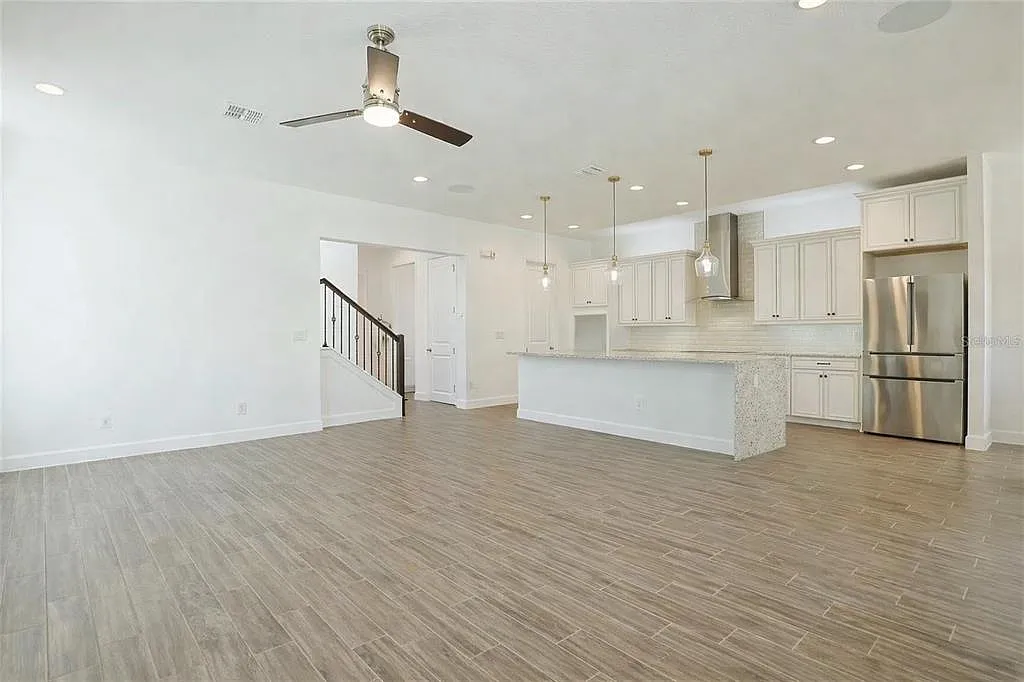 4 bed, 3.0 bath, 2909 sqft, $4,600 — Photo 4