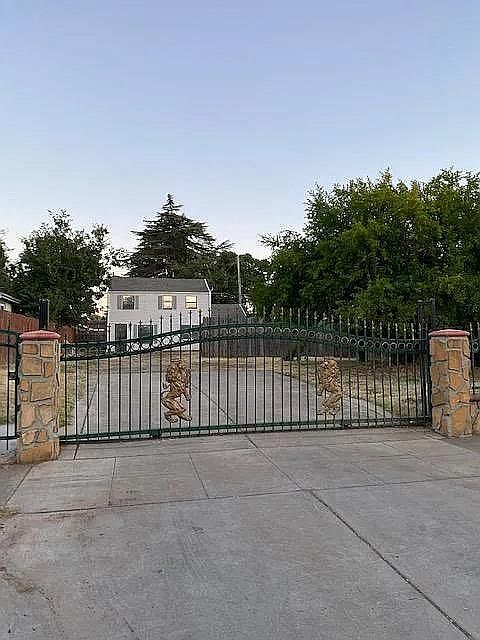 1st image of 260 El Camino Ave
