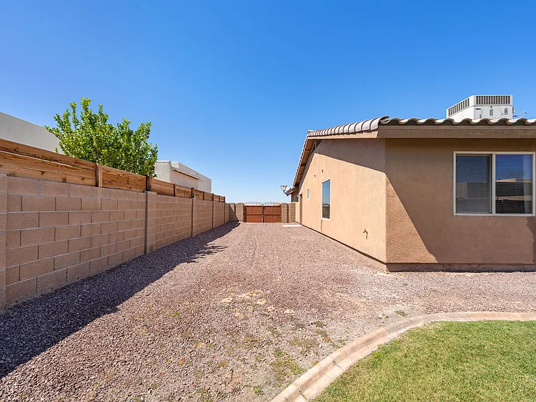 11569 E 24th Ln — Photo 9