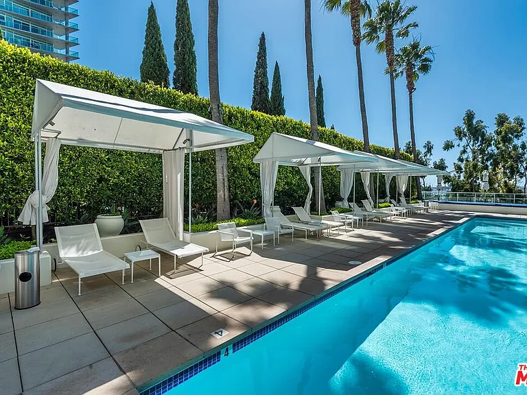 13700 Marina Pointe Dr #327 — Photo 44
