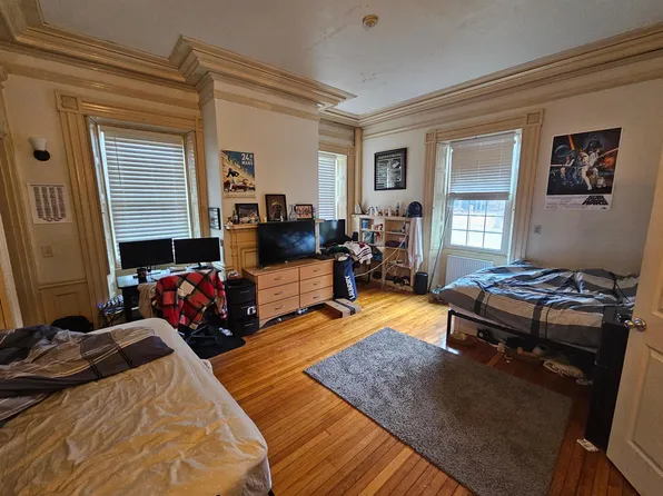 219 Amity St, Amherst, MA