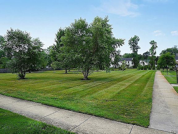 3rd image of 122 Wedgewood Dr