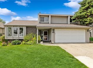 2808 Claiborne Cir, Urbandale, IA 50322