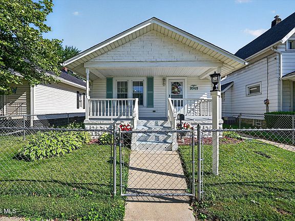 4th image of 2049 Hurd St