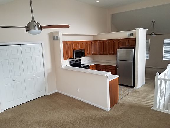 4th image of 10224 W 61st St