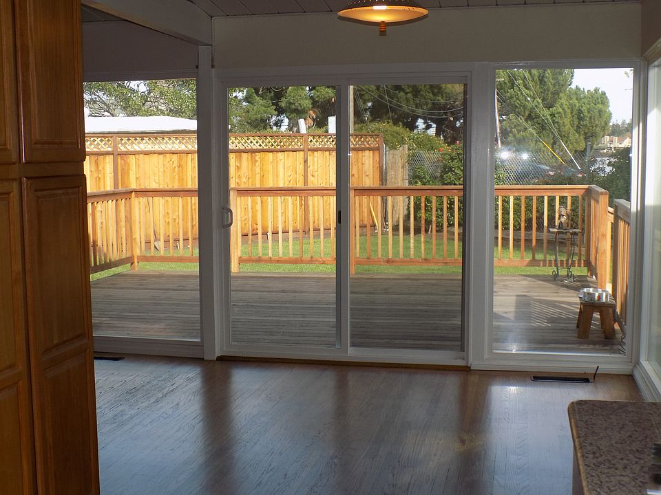Sliding doors to backyard in dining area