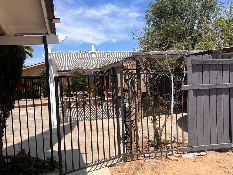 Yucca St — Photo 8