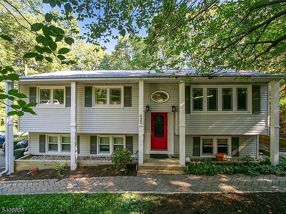 3rd image of 625 Succasunna Rd