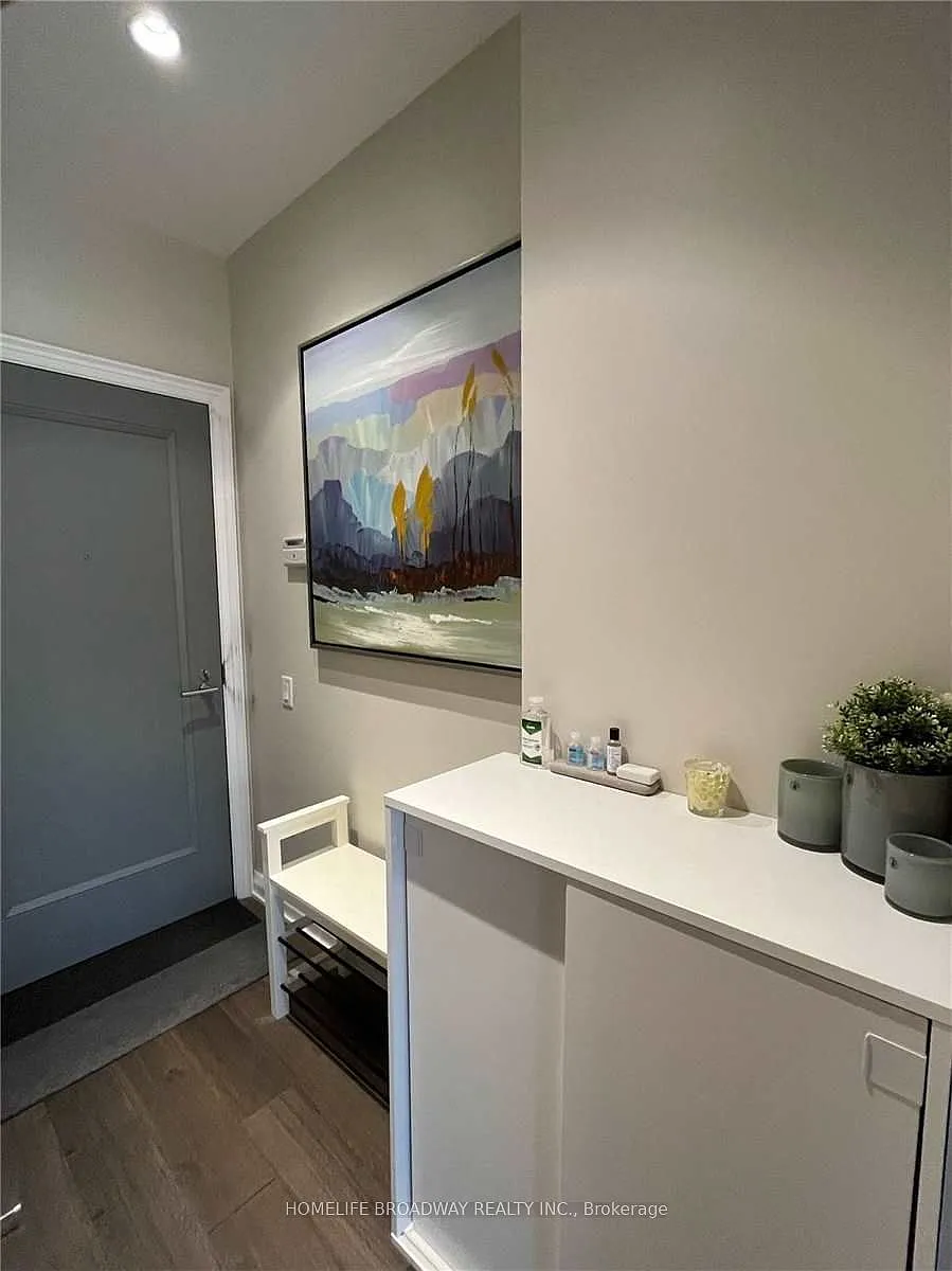 Building Photo - 155 Yorkville Ave #3107
