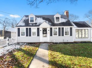32 Woodside Ave, Buzzards Bay, MA 02532