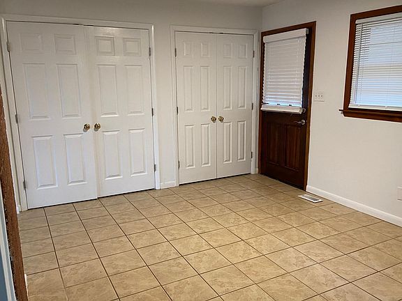 eat-in kitchen/dining