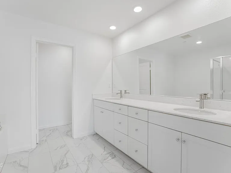 667 Pedro St — Photo 36