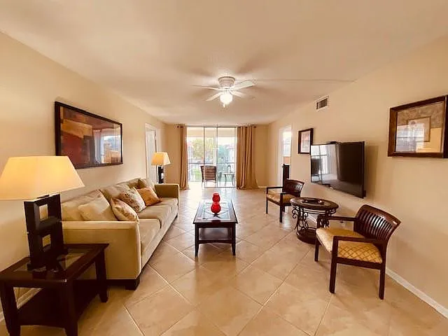 9420 S Hollybrook Lake Dr #305