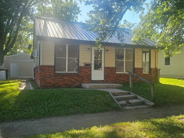 513 3rd St, Perry, IA 50220