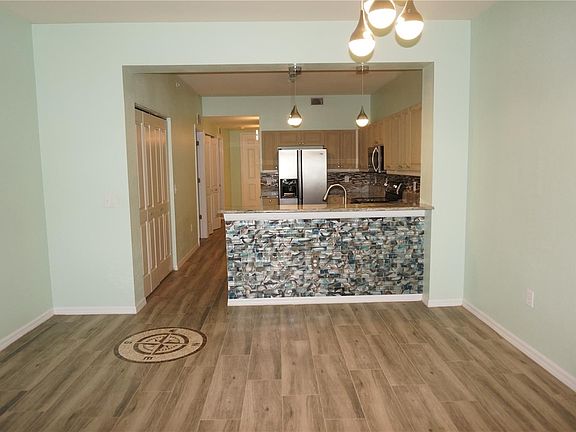 5th image of 5117 Melbourne St Unit 4204