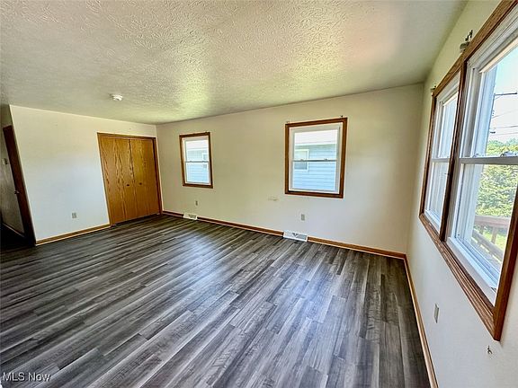 2nd image of 98 Leslie St