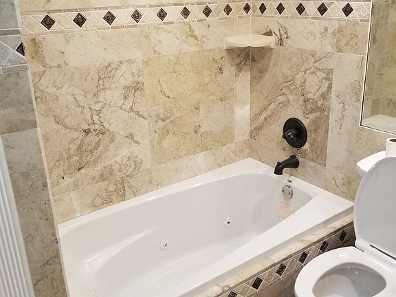 2nd image of 301 Bonaventure Blvd APT 3