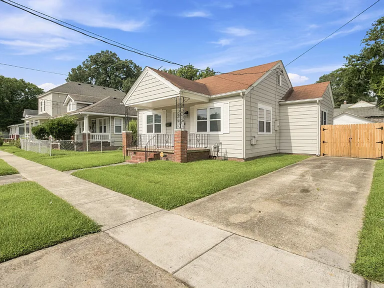 1714 Richmond Ave — Photo 2