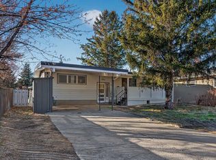 22 SW Acadia Rd W, Lethbridge, AB T1K3X8