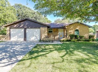 335 NE Cindy Ln, Burleson, TX 76028