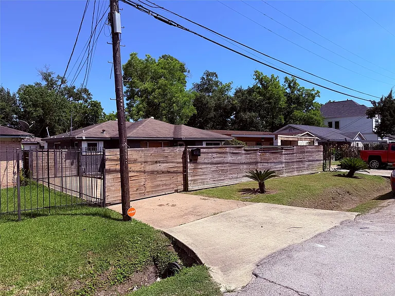 6811 Saint Augustine St — Photo 13