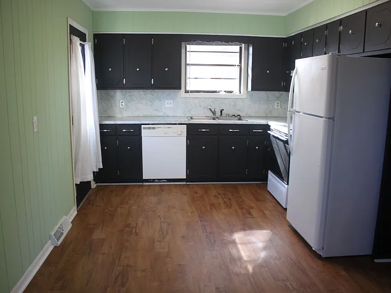 829 Glendale Rd — Photo 3