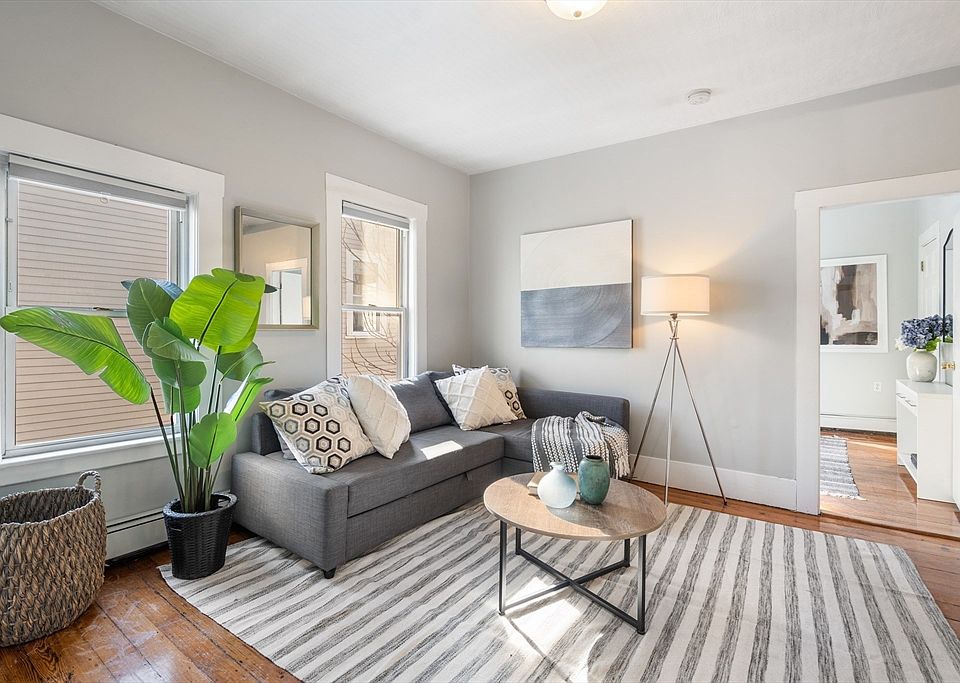 1st image of 321 Columbia St #3
