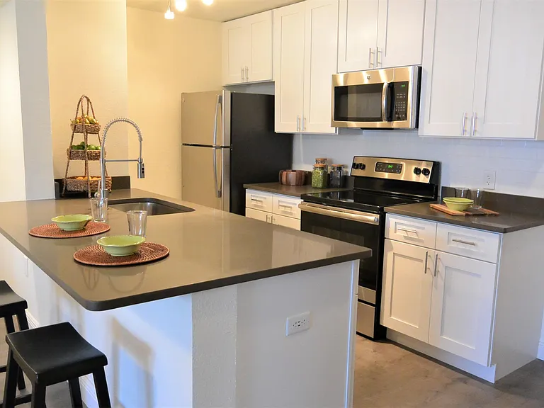 Innovo Living on Sunrise — Photo 11