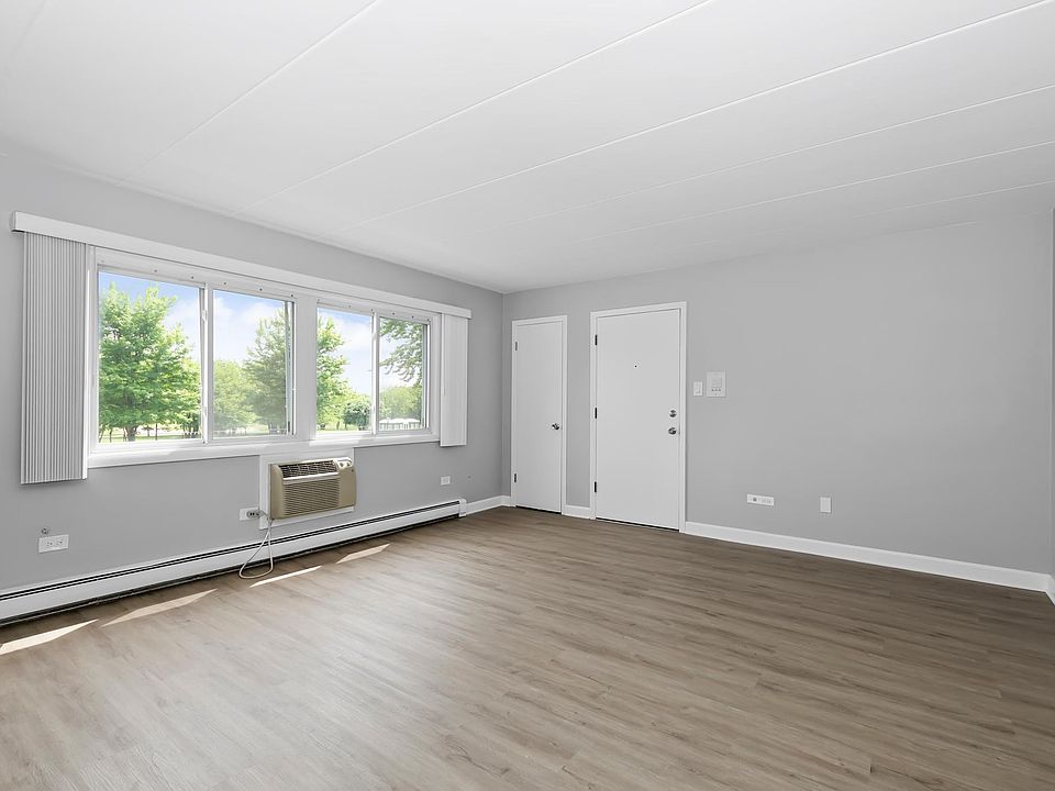 1st image of 4450 W 111th St APT 19