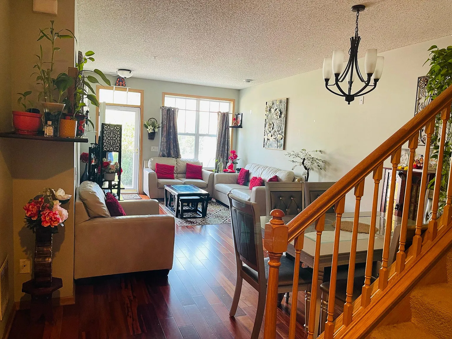3 bed, 2.5 bath, 1689 sqft, $2,400 — Photo 4