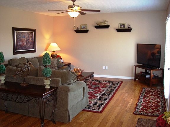 4th image of 462 Willow Lake Dr