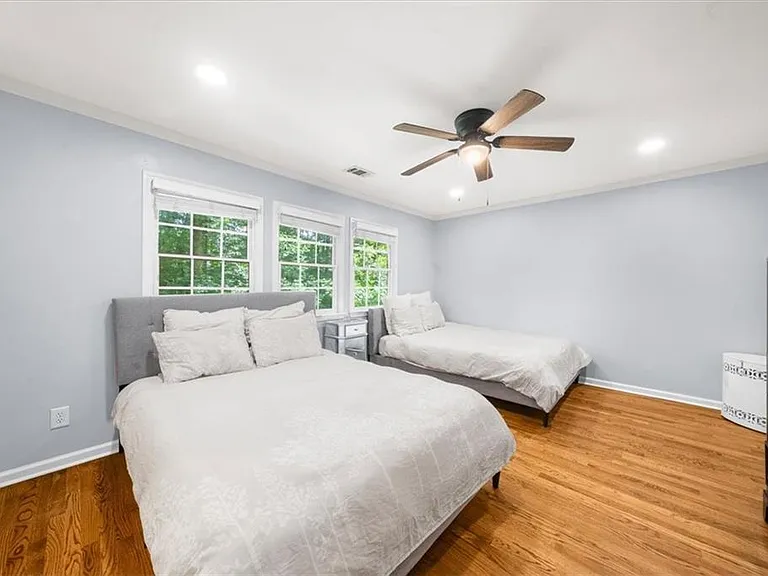 5667 Colton Dr — Photo 29