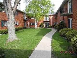 4th image of 14 Canterbury Ct APT 1