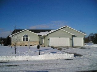 N1912 Swanee Cir, Greenville, WI 54942