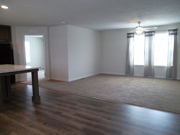 4th image of 1585 Ray Blvd #777