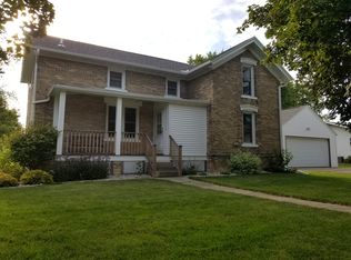 812 N Water St, Watertown, WI 53098