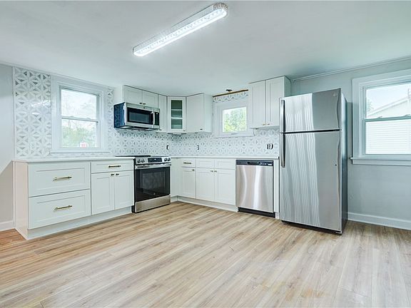 2nd image of 904 Lake Rd #904