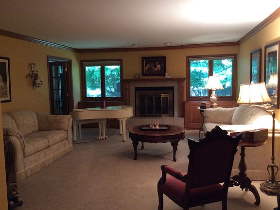 Large 19.9 x15.5 living room