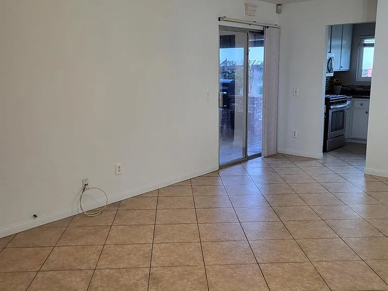 4737 Rising Glen Dr — Photo 3