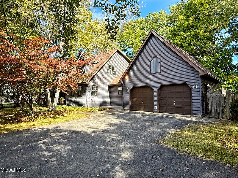 3rd image of 195 Vly Road