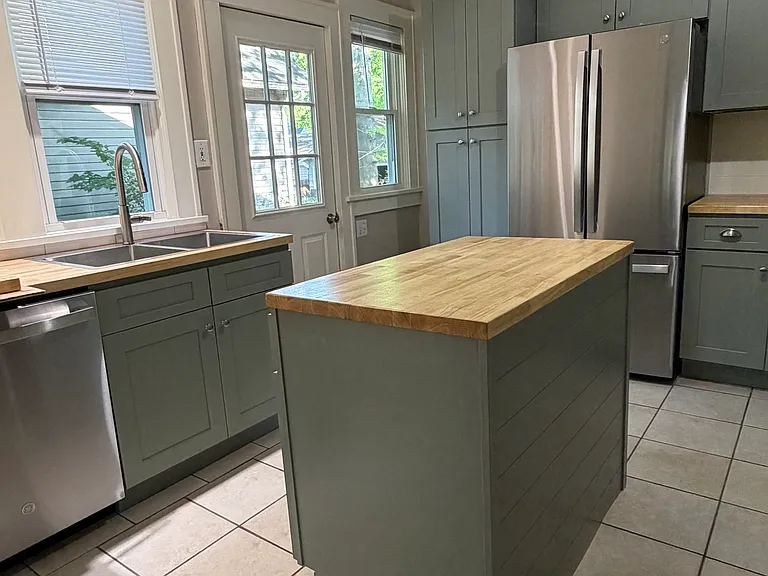 1411 W 4th St — Photo 2