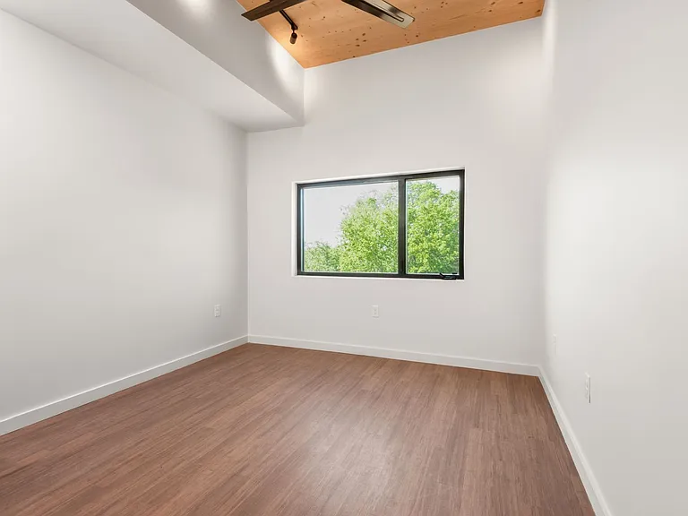 Nova Austin — Photo 73