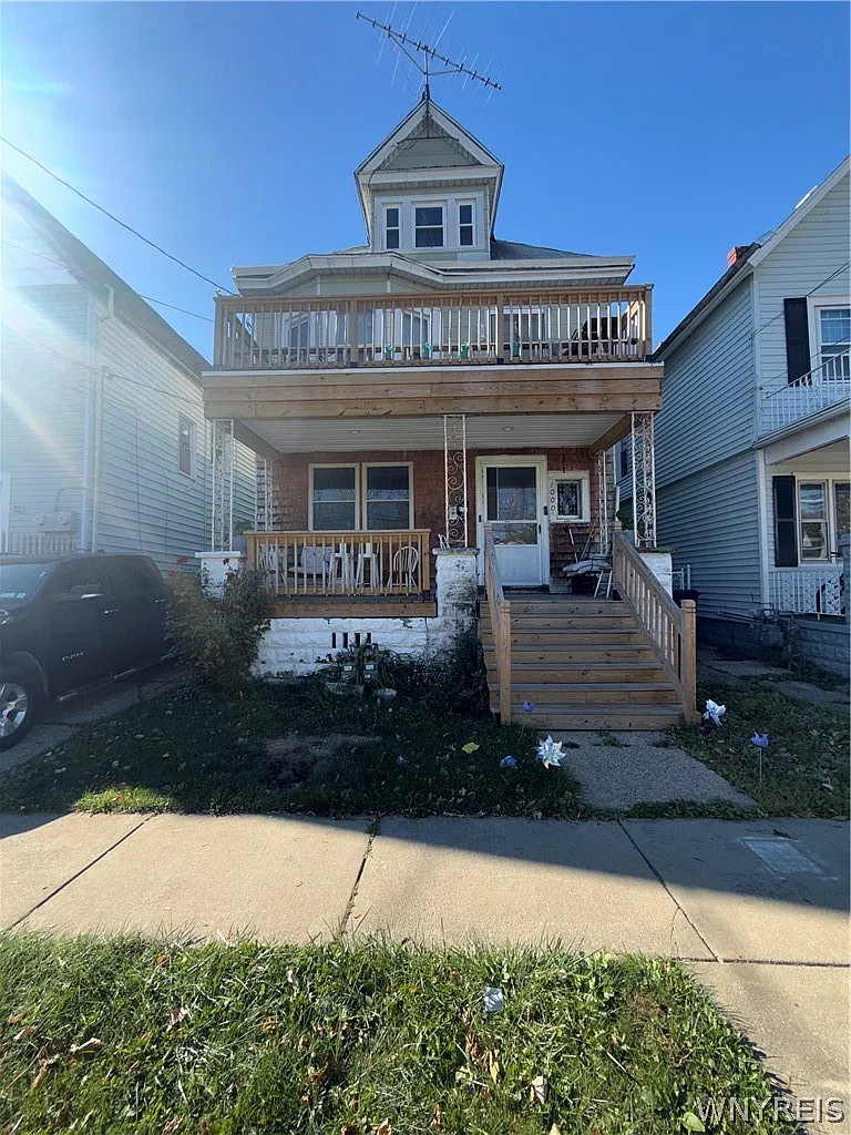 1000 West Ave — Photo 1
