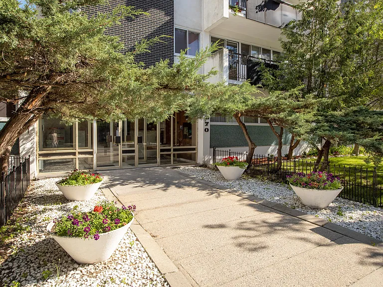 270 Somerset St W #906 — Photo 2