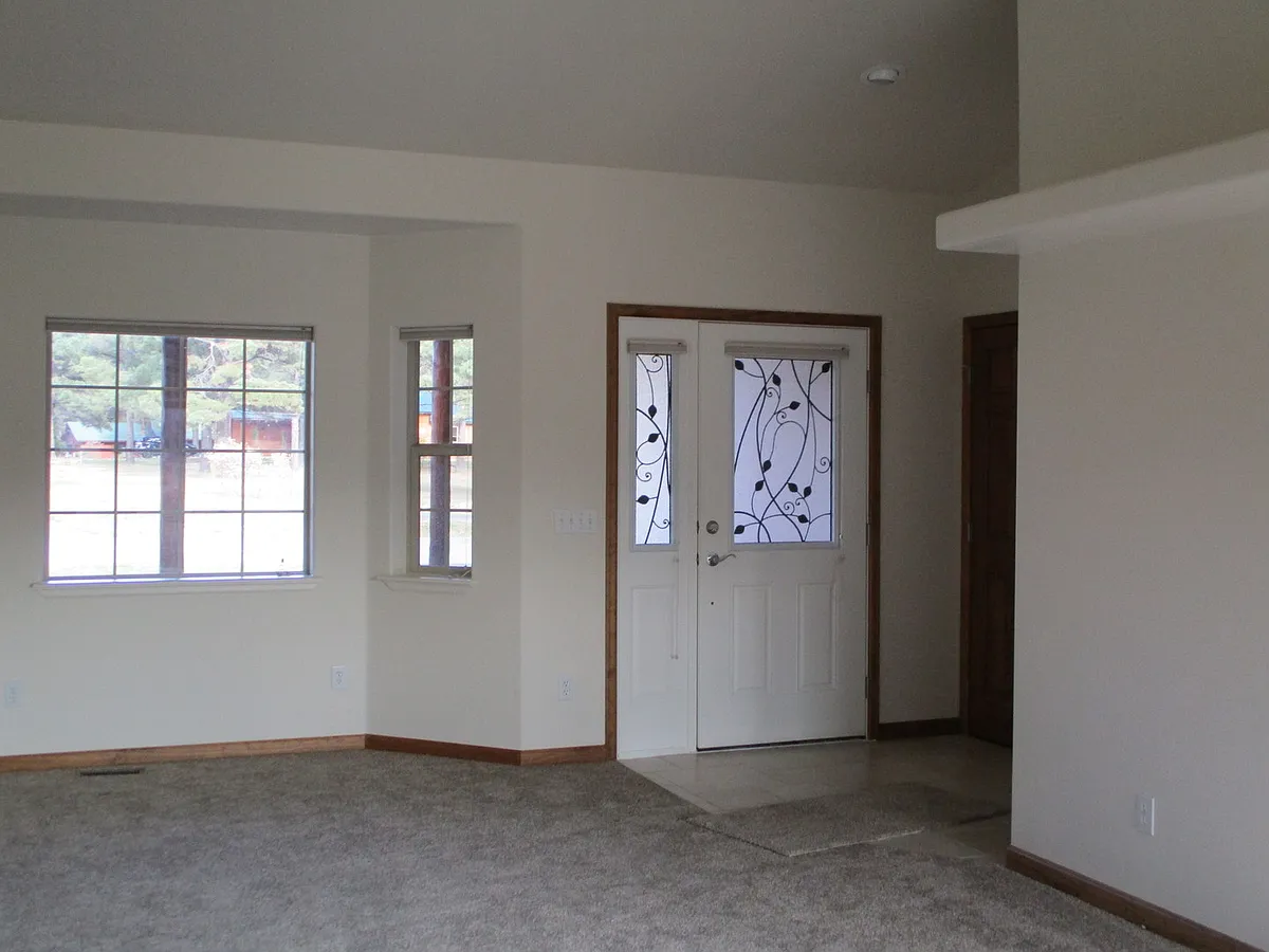 Building Photo - 1520 Lake Forest Cir